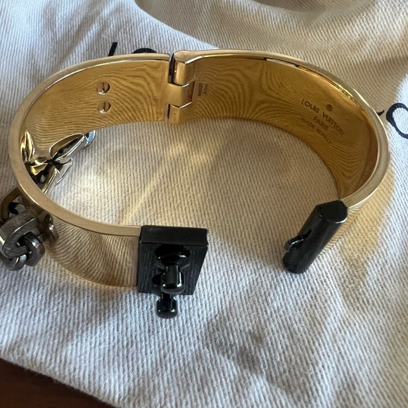 Louis Vuitton cuff - Picture 4 of 10